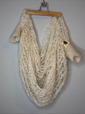 Hand Made in Canada Green Sheep Fibres Cream Open-Stitch Infinity Sweater Scarf